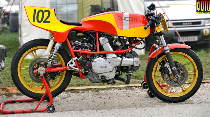 Ducati Pantah racer