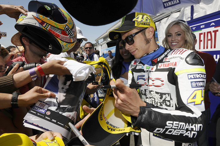 Valentino Rossi race fas MotoGP photo