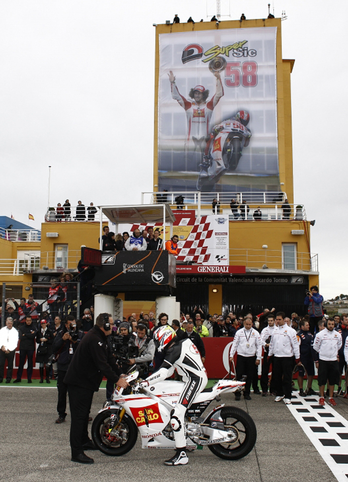 Valencia Moto GP Simoncelli tribute Kevin Schwantz