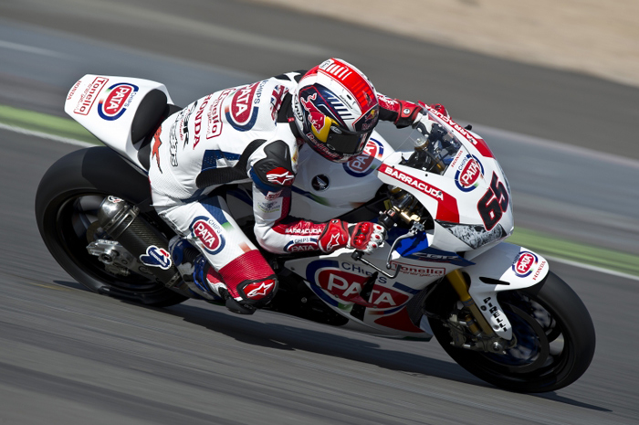 Jonthan Rea Silverstone race action photo