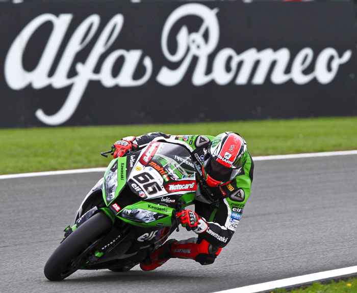 Tom Sykes race action Magny-Cours world superbike
