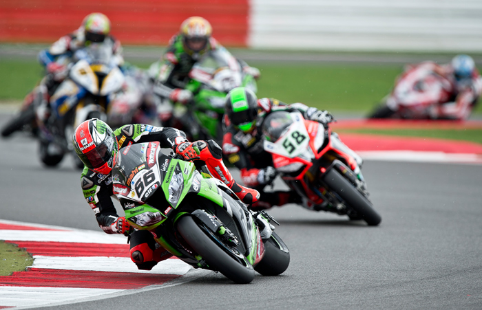 Silverstone race action