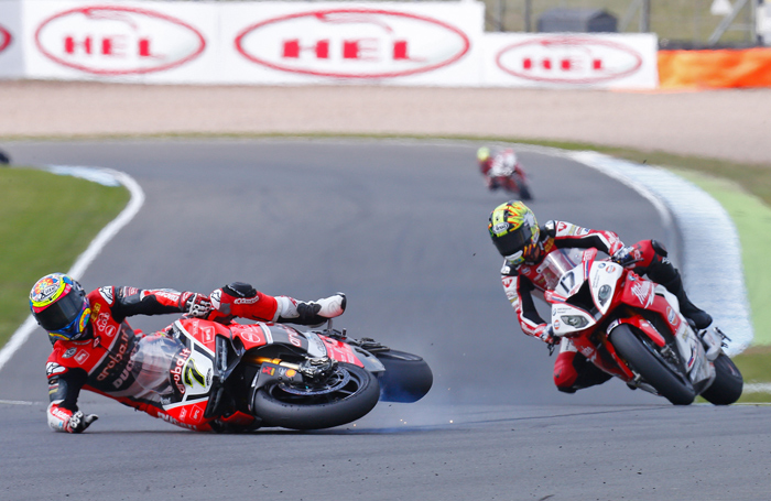 Chaz Davies SBK Ducati Crash Donnington World Superbike 2106