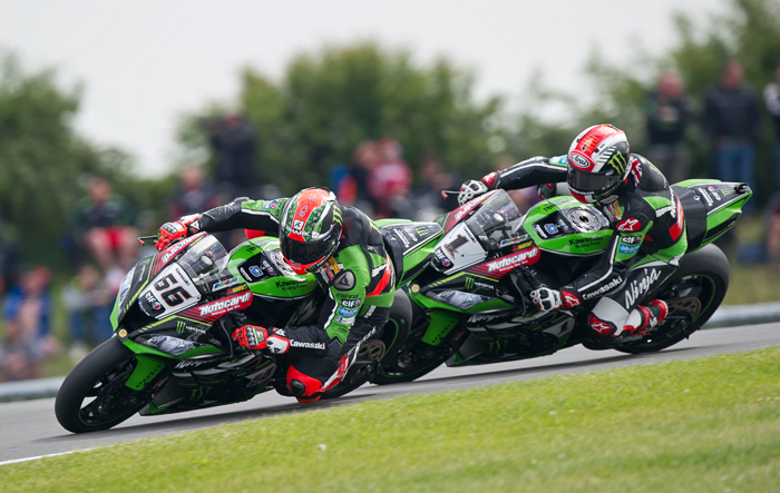 Jonthan Rae, Tom Sykes, action Donnington World Superbike