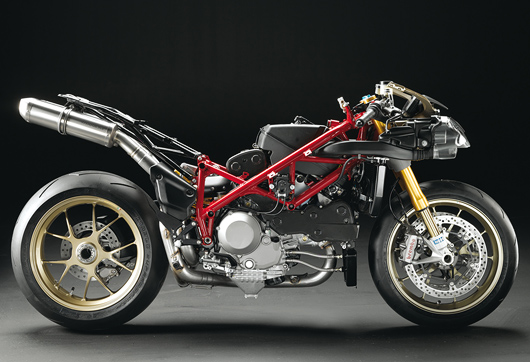 Ducati 1098R superbike photo test