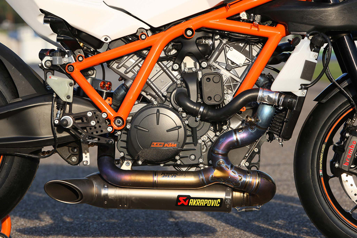 KTM RC8R engine