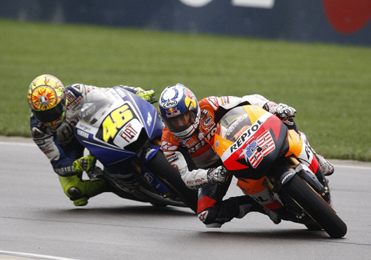 Rossi passes hayden Indianapolis MotoGP