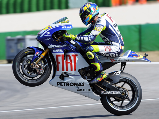 Rossi wheelie ay Misano