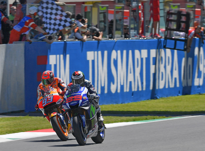 Mugello MotoGP Lorenzo Marquez action finsih last lap